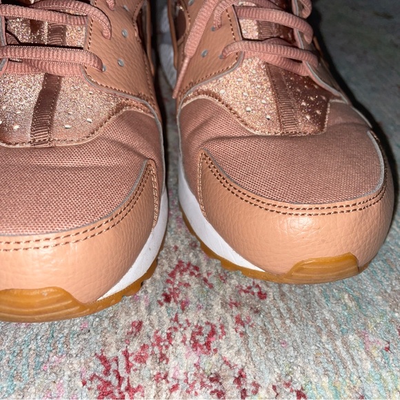 WMNS Nike Huaraches - size 9 🤎 - Picture 5 of 7